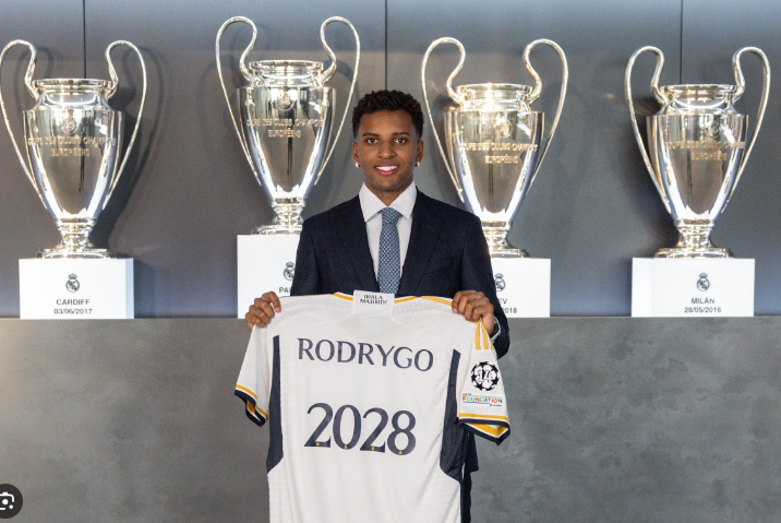 Real Madrids unggutt Rodrigo signerer langtidskontrakt med klubben
